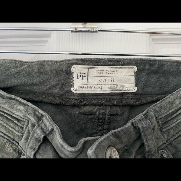 Free People - Vegan Suede Olive Green S:27 capris - Picture 4 of 9